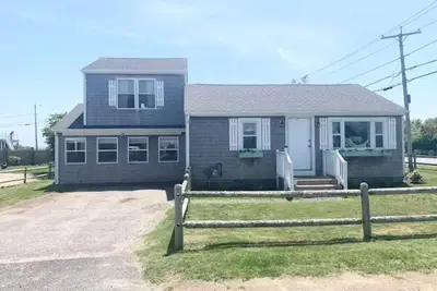 Image de Pt Judith Beach House -Ocean Views, Close to Beach