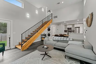 Image de East Austin Home | In-Law Suite | Office+Fast Wifi