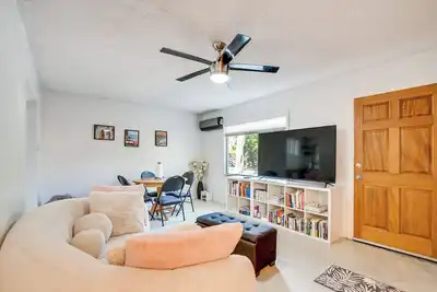 Image de 4 Mi to Uf: Pet-Friendly Home w/ Yard & Deck