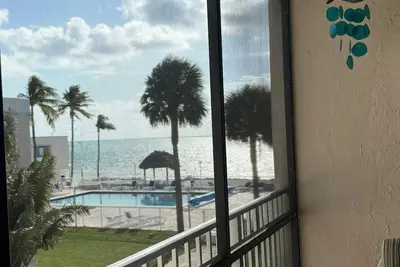 Beachfront paradise, heated pool and ocean view #9