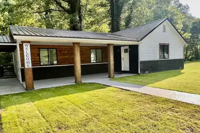 Image de Creek View Retreat 3 Bedroom- 2 Full Bathroom. Cozy home