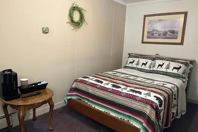 Image de Whetstone Bay Lodge Room 1 - Sleeps 2 · Whetstone Bay Lodge Room 1 - Sleeps 2