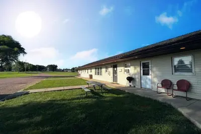 Image de Whetstone Bay Lodge Room 5 - Sleeps 2 · Whetstone Bay Lodge Room 5 - Sleeps 2