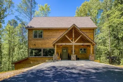 Image de Brand new construction luxury pool cabin! ! !