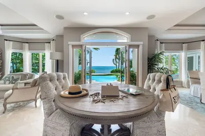 Image de Tatenda 7bdr: Beachfront Estate Villa w/Heated Pool - Great for Large Families