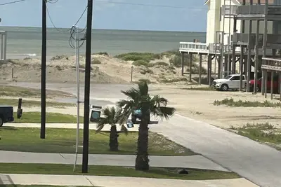 Image de Short walk to the beach