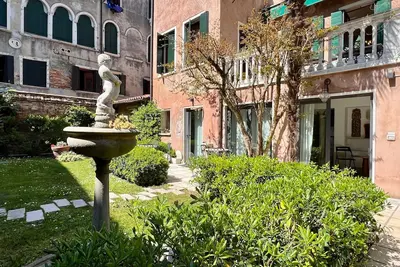 Image de Iris Garden (Residence Flowery)