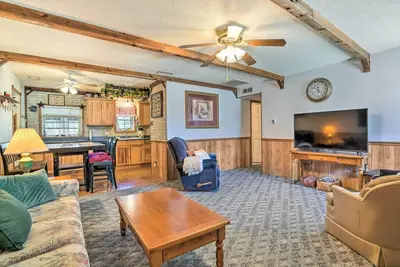 Image de Charming Ingram Home w/ Yard & Furnished Patio!