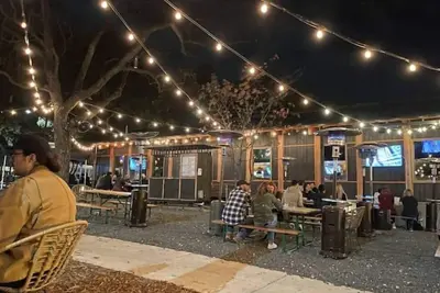 Image de Gorgeous Corner 4 Br Home - Location -Gay Friendly