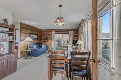 Image de Cozy cabin with hot tub, pool, tennis courts, and pet friendly!