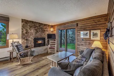 Image de Cozy cabin with kitchen on the Elk River and pet friendly!