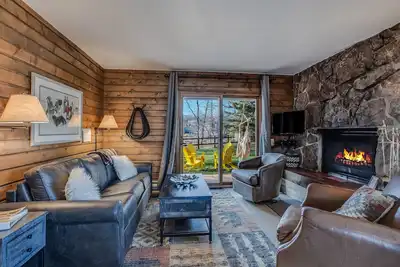 Image de Chickadee - Mountain modern cabin on the Elk River