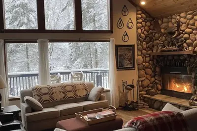 Image de Hunter Lake Lodge awaits. . .