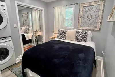 Image de Adorable 1 bd guesthouse w/ driveway for 2 cars