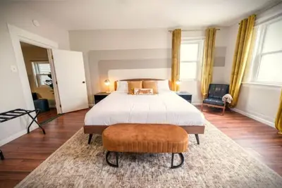 Quiet Modern Glam in North Otr