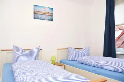 Image de Vacation apartment approx. 100sqm, 2 bedrooms. Living room, shower/Wc, ground floor and 1og, Borkum center