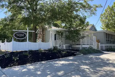 Image de Cottage by the River - Sunday Suite