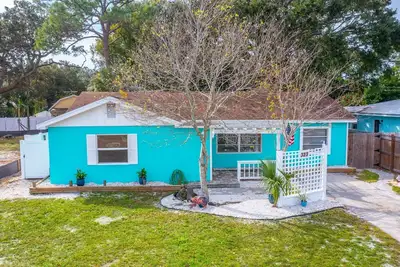 Image de Minutes from Honeymoon Island/ Clearwater beaches. Walk or bike to town.