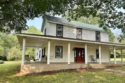 Image de Family getaway beautiful wraparound porch sleeps 13+ near hiking and state parks