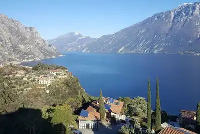 Image de Vacation apartment with 2 bedrooms in Tremosine with mega views of Lake Garda