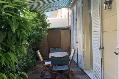 Image de Deux pièces meublées centre de Monaco, en rez-de-chaussée de jardin