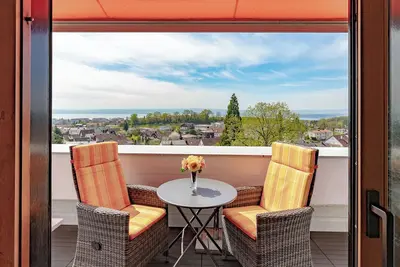 Image de Large vacation apartment for up to 6 people with lake view, underfloor heating. 3 bedrooms