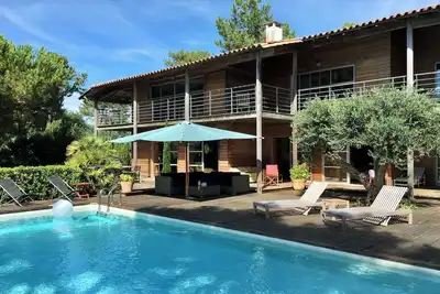 Image de Villa familiale avec très grande terrasse - vue sur mer - 10/12 couchages
