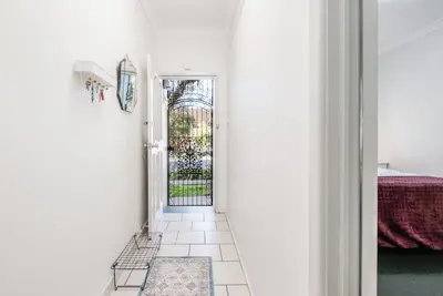 Image de Cosy apartment near Sydenham Metro Station inner west