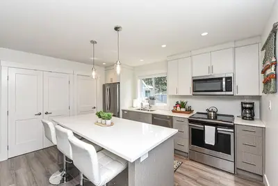 Image de Private Modern Carriage by Seal Bay Trails