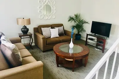 Image de 2Bd\/1. 5Ba Townhome Near Polo Grounds w\/King Bed Perfect for Festivals & Getaway