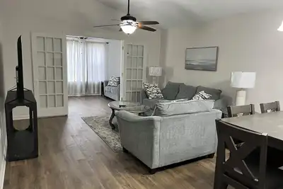 Image de Available August 1st. Discount for 30 days or more.