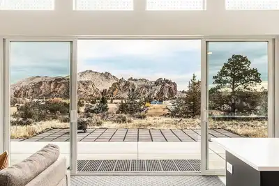 Image de Spectacular Smith Rock Views on Property - Quiet and Modern w/ King Beds