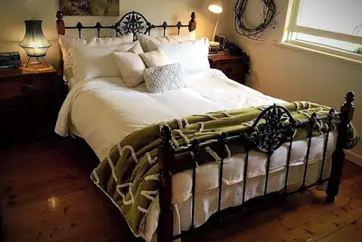 Image de \"Adorable 3-Bed Home – Fully Furnished, Long Stay Ready in Croydon/Kilsyth! \"