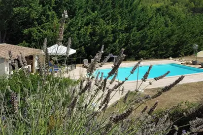 Image de Bienvenue à La Rabouillère, votre parenthèse provençale.