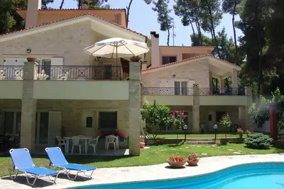 Image de A 3 Bedrooms Split House by the Pool