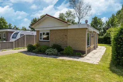 Image de Maison de vacances א Baarland avec jardin