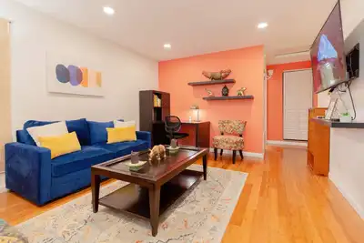 Image de 🌟 Stylish 2b2b Retreat in the Heart of the Silicon Valley