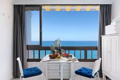 Image de Studio \"Ocean View Patalavaca\" avec vue sur la mer, piscine partagée et Wi-Fi