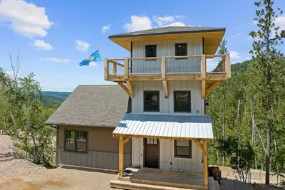 Image de Spacious Mountain Retreat with Hot-tub, Firepit, Game Room, 360 views, Stunning Views and Studio