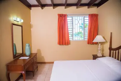 Image de 3-bedroom house in beautiful Ocho Rios with pool and beach access