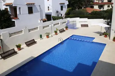 Image de Appartement à Torredembarra pour 5 pers, piscine, à 150m de la plage avec parking privé et Wi-Fi