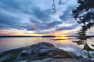 Image de Newly renovated waterfront cottage with spectacular sunset views