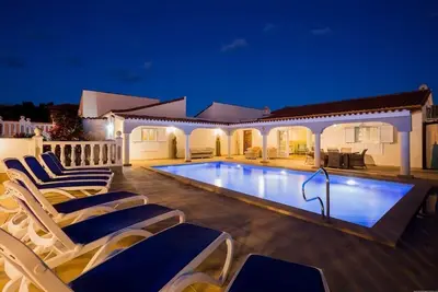 Villa Freesia with heated pool and free air con