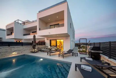 Image de Maison de vacances Vodice pour 1 - 8 personnes avec 4 chambres à coucher - Maison de vacances