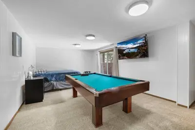Pool Table Near Beach, Casino, Ski (Nvh0883)
