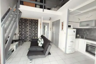 Bel appartement T2 avec mezzanine, piscine, parking, plage à 8 mn