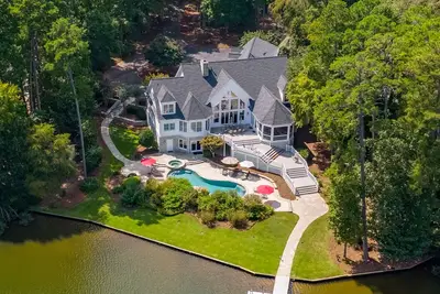 Image de Lake Oconee Waterfront Home with pool & private dock