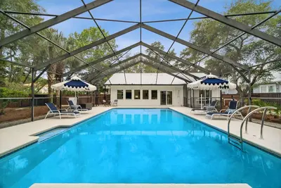 Image de Moon Tide— Beautiful beach cottage w/6 bikes, bocce ball court, & pool