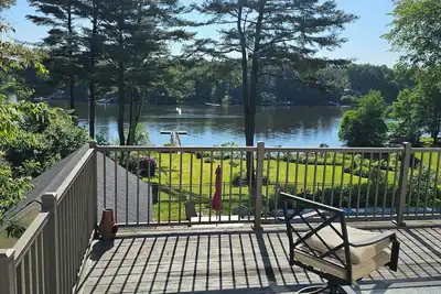 Image de Piscataqua River Waterfront Studio, swimming pool and dock for kayaks and Sups