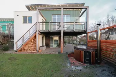 Image de Luxury 4-person beach villa with hot tub, whirlpool, and cozy fireplace at Beach Resort Makkum, right on the beach of the IJsselmeer.